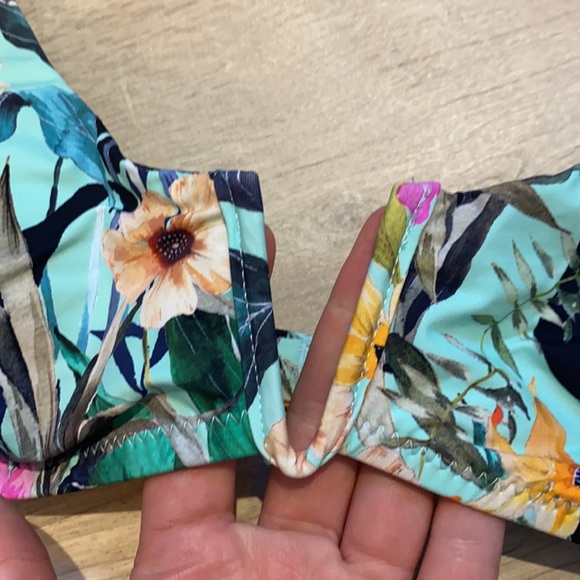 Nanette Lepore Floral Bikini 👙 Top - Picture 4 of 8